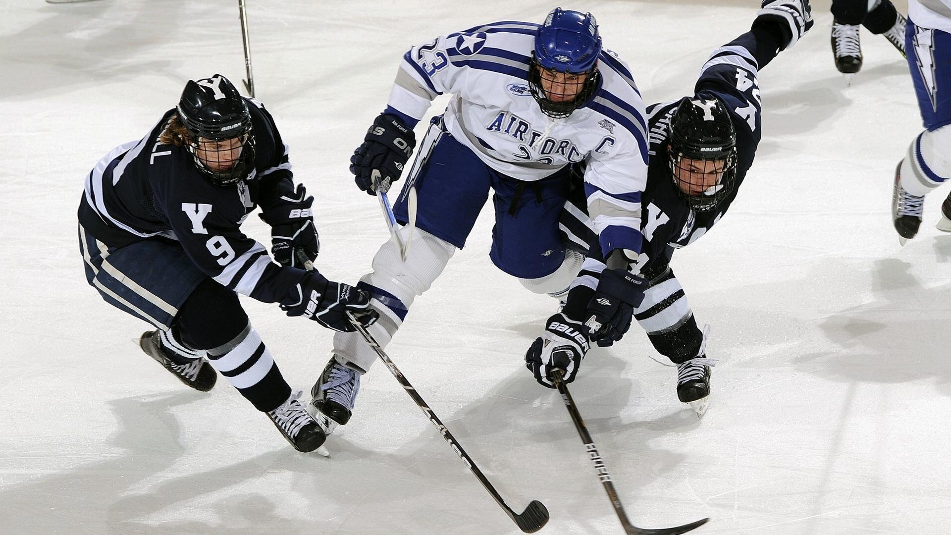 爱游戏体育-逆境崛起：曾经的“垫底队”如何逆转成季后赛热点？，逆境中崛起