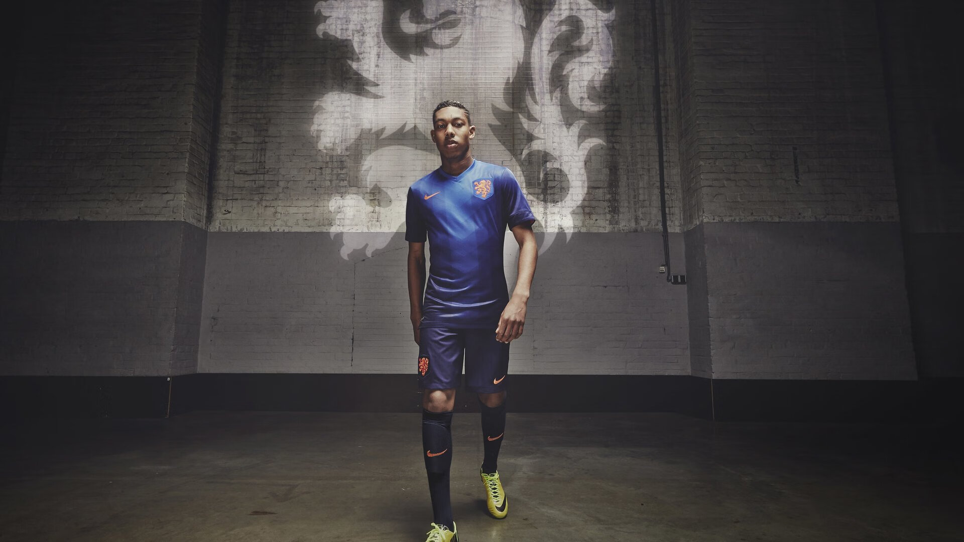 爱游戏体育官方网站-欧洲杯精彩纷呈：战术创新引领新潮！，欧洲杯战记