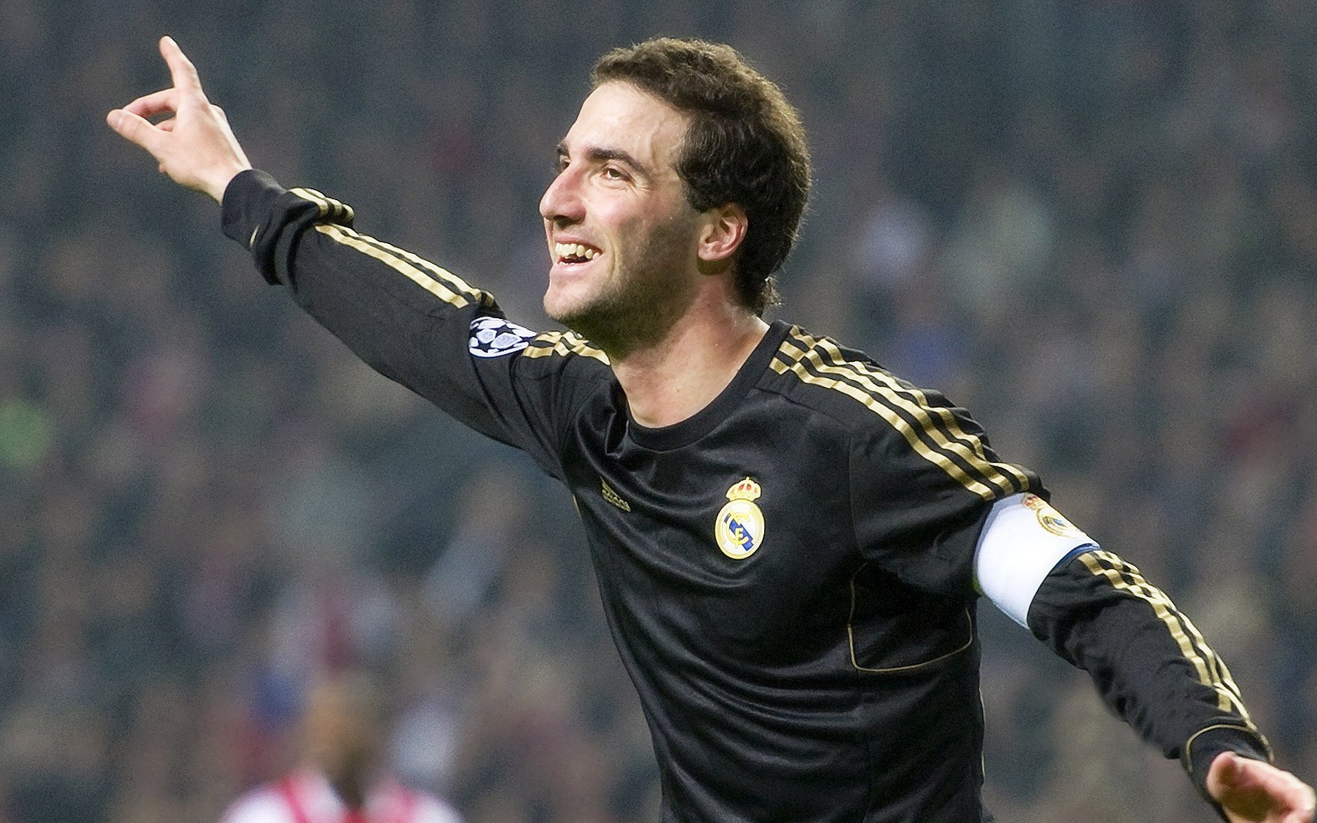 爱游戏体育app-瑞·弗兰：凭借强大的爆发力，他成为了全黑队进攻中的威胁存在